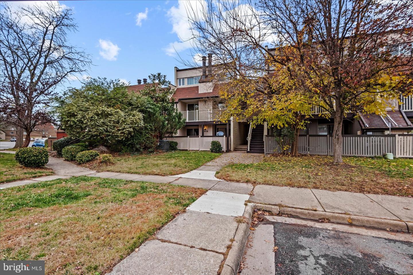 3916 WOODHUE PL #8, ALEXANDRIA, Virginia 22309, 2 Bedrooms Bedrooms, ,1 BathroomBathrooms,Residential,For sale,3916 WOODHUE PL #8,VAFX2279000 MLS # VAFX2279000 3916 WOODHUE PL #8, ALEXANDRIA, Virginia 22309, 2 Bedrooms Bedrooms, ,1 BathroomBathrooms,Residential,For sale,3916 WOODHUE PL #8,VAFX2279000 MLS # VAFX2279000