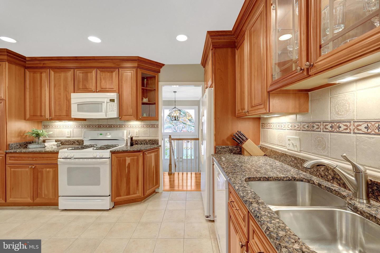 9527 CENTER ST, VIENNA, Virginia 22181, 4 Bedrooms Bedrooms, ,2 BathroomsBathrooms,Residential,For sale,9527 CENTER ST,VAFX2279092 MLS # VAFX2279092