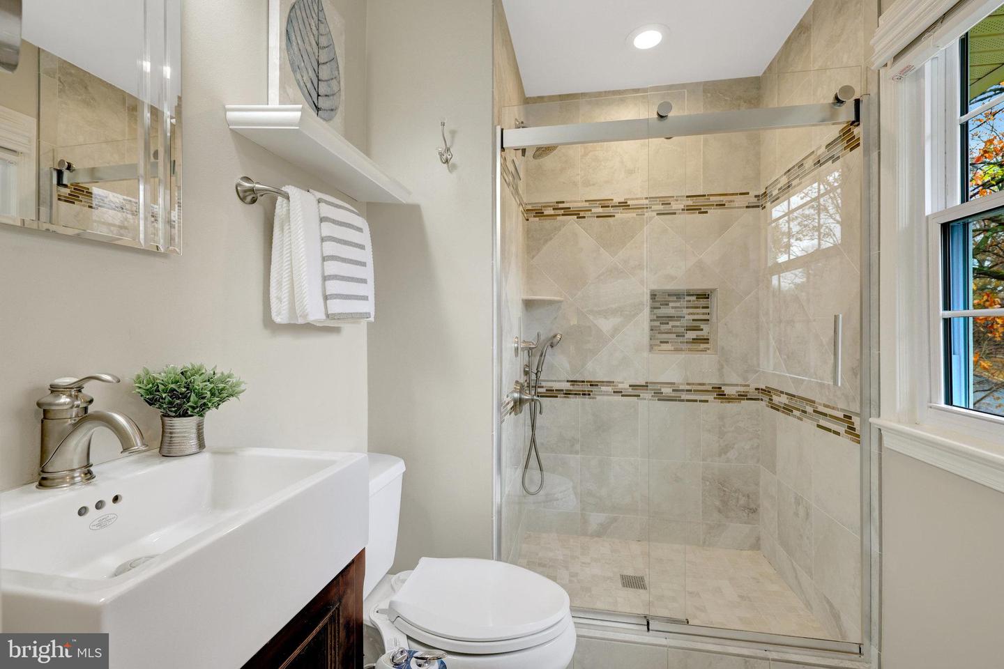 9527 CENTER ST, VIENNA, Virginia 22181, 4 Bedrooms Bedrooms, ,2 BathroomsBathrooms,Residential,For sale,9527 CENTER ST,VAFX2279092 MLS # VAFX2279092