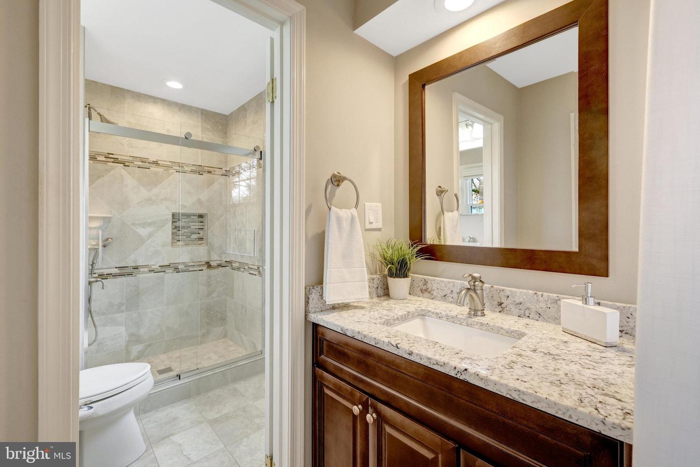 9527 CENTER ST, VIENNA, Virginia 22181, 4 Bedrooms Bedrooms, ,2 BathroomsBathrooms,Residential,For sale,9527 CENTER ST,VAFX2279092 MLS # VAFX2279092