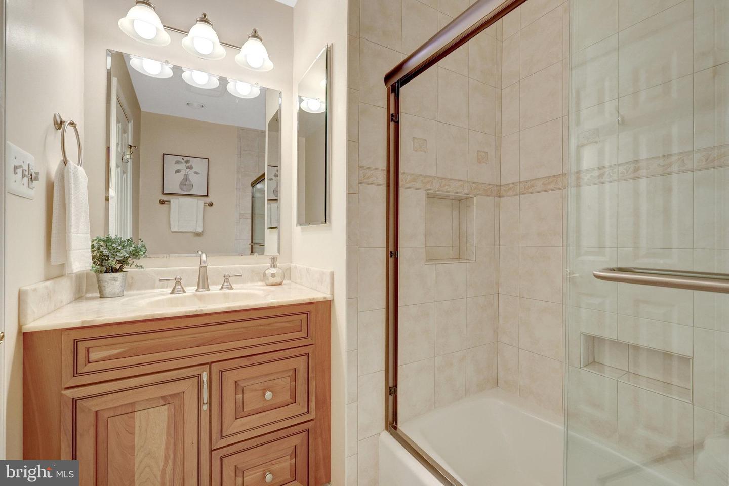 9527 CENTER ST, VIENNA, Virginia 22181, 4 Bedrooms Bedrooms, ,2 BathroomsBathrooms,Residential,For sale,9527 CENTER ST,VAFX2279092 MLS # VAFX2279092