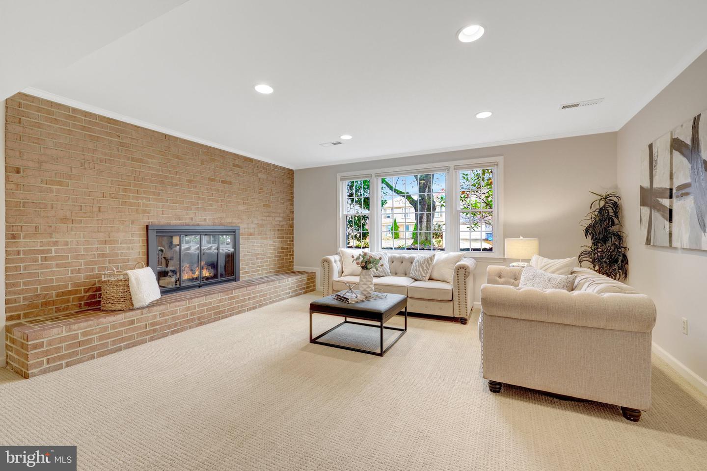 9527 CENTER ST, VIENNA, Virginia 22181, 4 Bedrooms Bedrooms, ,2 BathroomsBathrooms,Residential,For sale,9527 CENTER ST,VAFX2279092 MLS # VAFX2279092