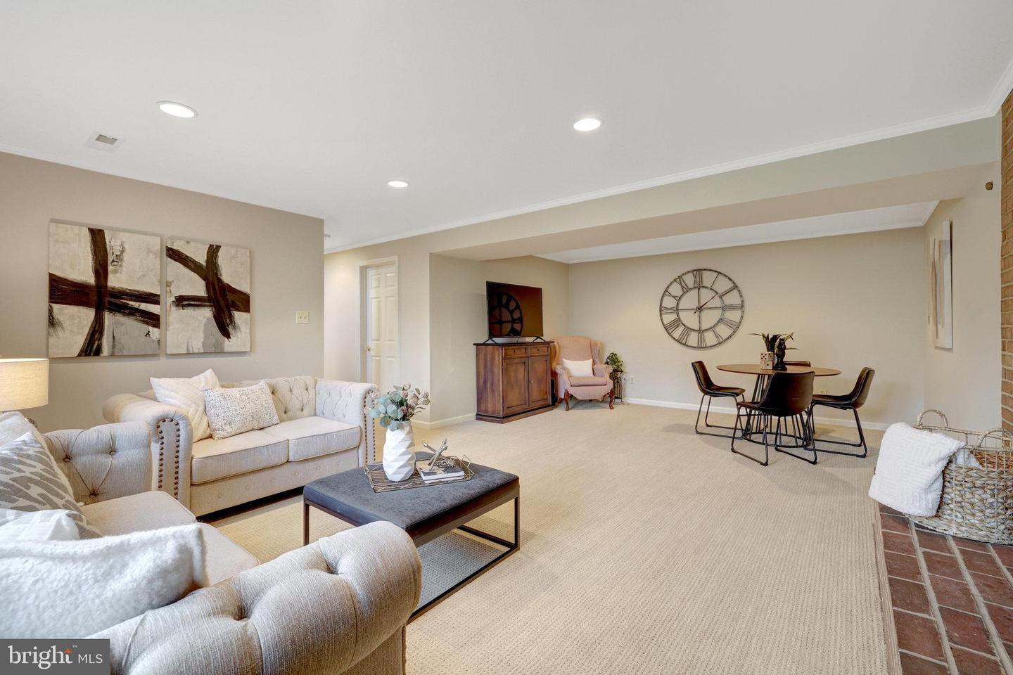 9527 CENTER ST, VIENNA, Virginia 22181, 4 Bedrooms Bedrooms, ,2 BathroomsBathrooms,Residential,For sale,9527 CENTER ST,VAFX2279092 MLS # VAFX2279092