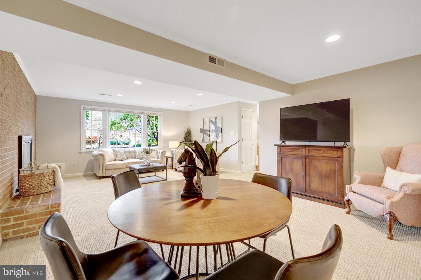 9527 CENTER ST, VIENNA, Virginia 22181, 4 Bedrooms Bedrooms, ,2 BathroomsBathrooms,Residential,For sale,9527 CENTER ST,VAFX2279092 MLS # VAFX2279092