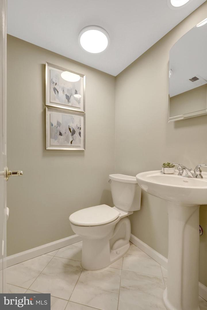 9527 CENTER ST, VIENNA, Virginia 22181, 4 Bedrooms Bedrooms, ,2 BathroomsBathrooms,Residential,For sale,9527 CENTER ST,VAFX2279092 MLS # VAFX2279092