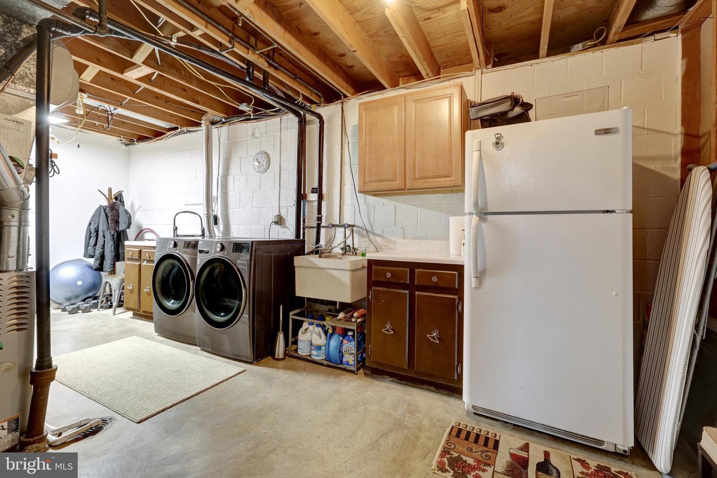 9527 CENTER ST, VIENNA, Virginia 22181, 4 Bedrooms Bedrooms, ,2 BathroomsBathrooms,Residential,For sale,9527 CENTER ST,VAFX2279092 MLS # VAFX2279092