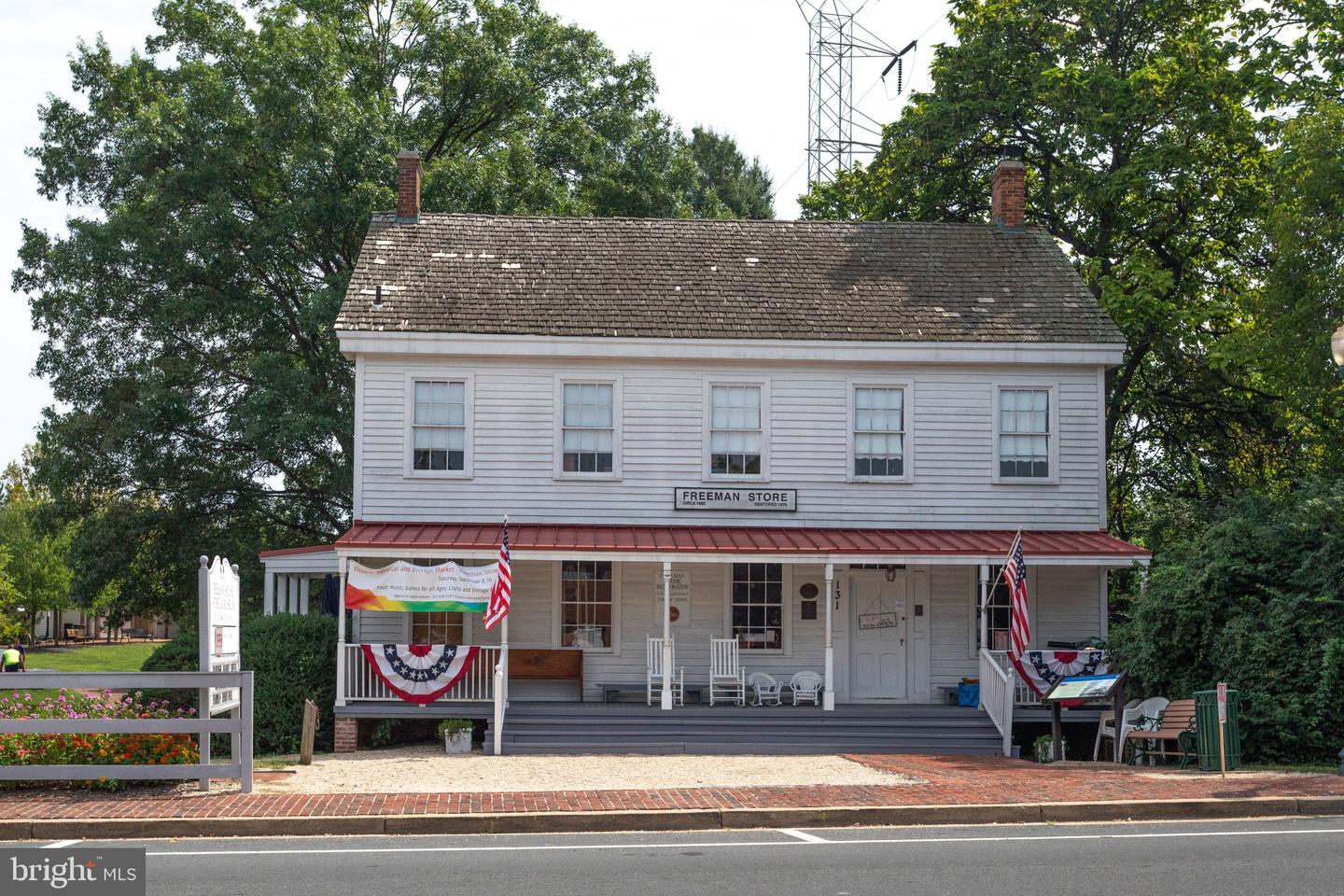 9527 CENTER ST, VIENNA, Virginia 22181, 4 Bedrooms Bedrooms, ,2 BathroomsBathrooms,Residential,For sale,9527 CENTER ST,VAFX2279092 MLS # VAFX2279092