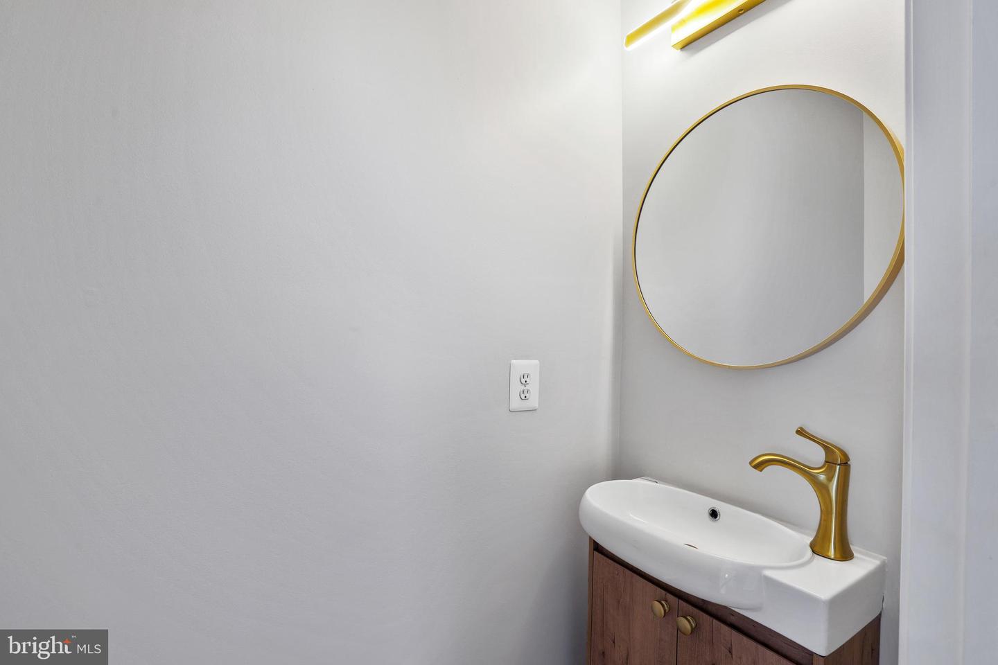 43160 BINKLEY CIR, LEESBURG, Virginia 20176, 4 Bedrooms Bedrooms, ,2 BathroomsBathrooms,Residential,For sale,43160 BINKLEY CIR,VALO2111168 MLS # VALO2111168