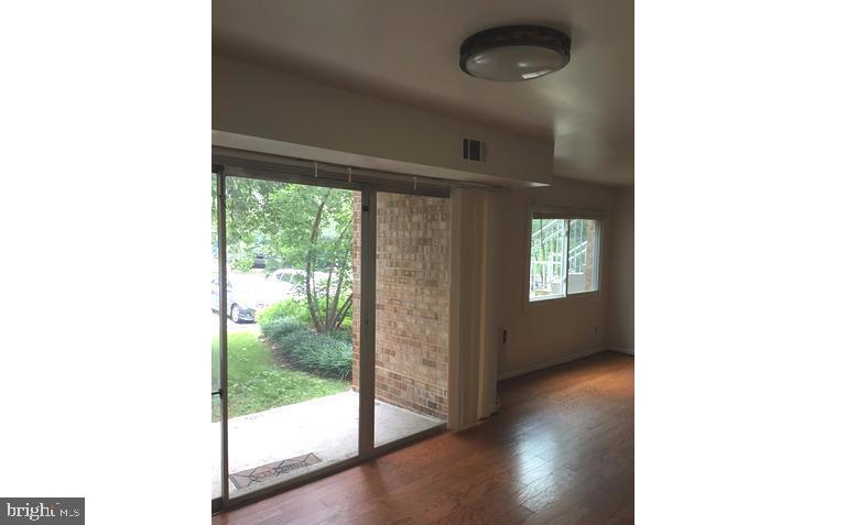2909 CHARING CROSS RD #6, FALLS CHURCH, Virginia 22042, 1 Bedroom Bedrooms, ,1 BathroomBathrooms,Residential,For sale,2909 CHARING CROSS RD #6,VAFX2278700 MLS # VAFX2278700 2909 CHARING CROSS RD #6, FALLS CHURCH, Virginia 22042, 1 Bedroom Bedrooms, ,1 BathroomBathrooms,Residential,For sale,2909 CHARING CROSS RD #6,VAFX2278700 MLS # VAFX2278700