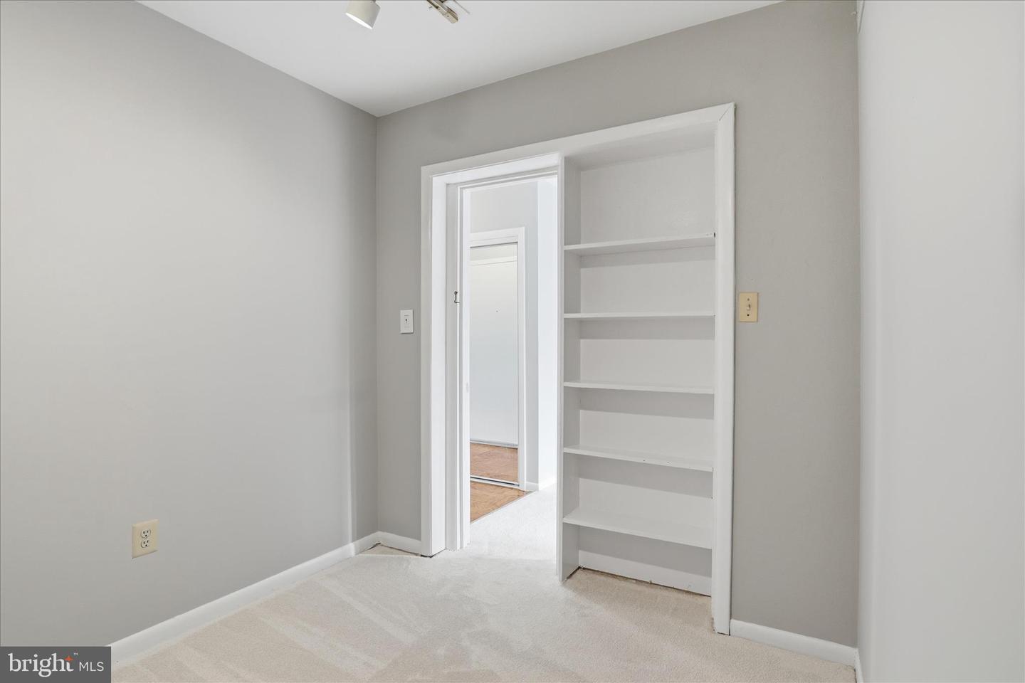 10721 WEST DR #302, FAIRFAX, Virginia 22030, 1 Bedroom Bedrooms, ,1 BathroomBathrooms,Residential,For sale,10721 WEST DR #302,VAFC2007500 MLS # VAFC2007500 10721 WEST DR #302, FAIRFAX, Virginia 22030, 1 Bedroom Bedrooms, ,1 BathroomBathrooms,Residential,For sale,10721 WEST DR #302,VAFC2007500 MLS # VAFC2007500