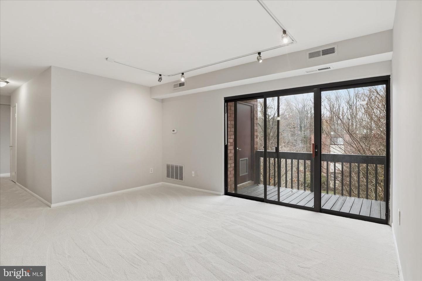 10721 WEST DR #302, FAIRFAX, Virginia 22030, 1 Bedroom Bedrooms, ,1 BathroomBathrooms,Residential,For sale,10721 WEST DR #302,VAFC2007500 MLS # VAFC2007500 10721 WEST DR #302, FAIRFAX, Virginia 22030, 1 Bedroom Bedrooms, ,1 BathroomBathrooms,Residential,For sale,10721 WEST DR #302,VAFC2007500 MLS # VAFC2007500