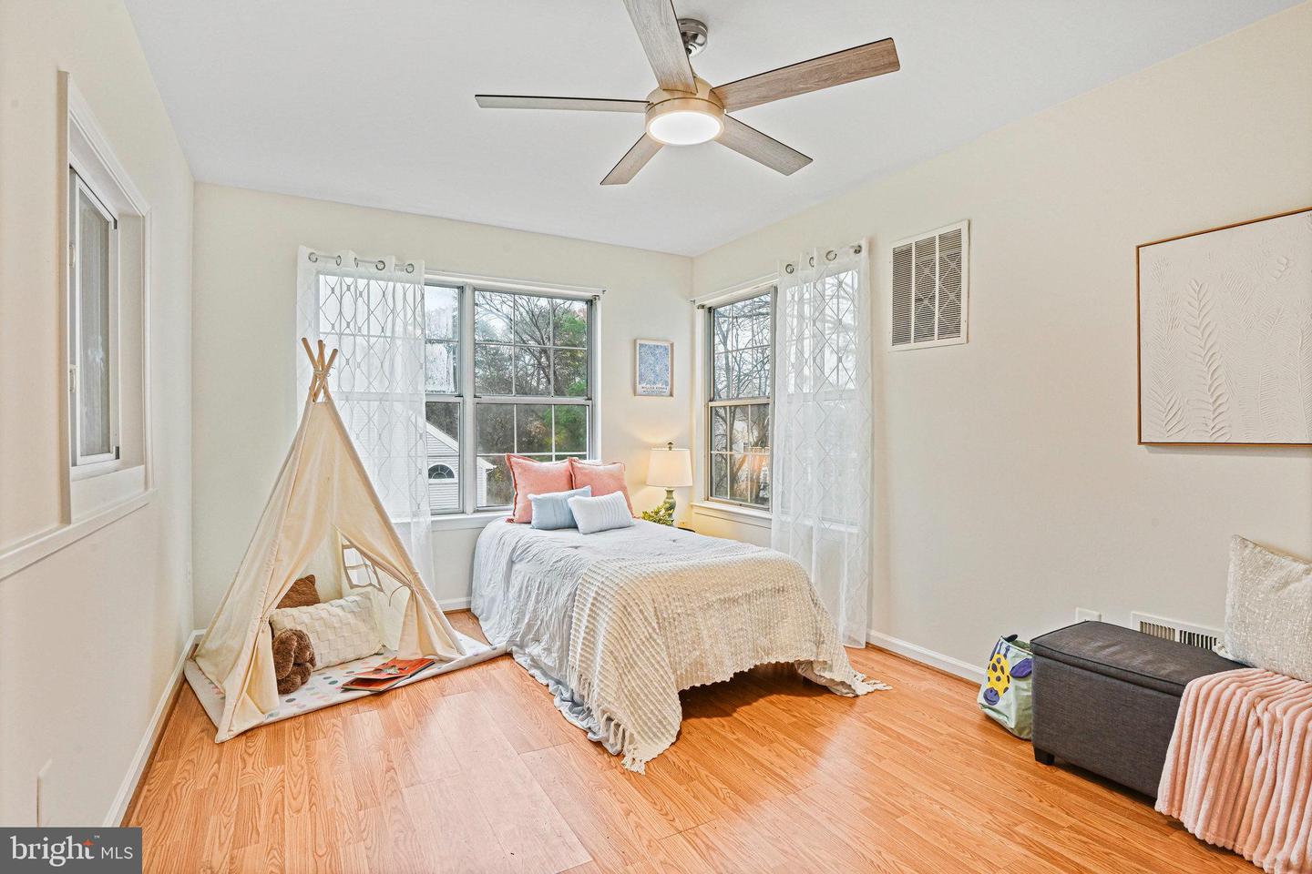 6167 STONEPATH CIR, CENTREVILLE, Virginia 20120, 3 Bedrooms Bedrooms, ,3 BathroomsBathrooms,Residential,For sale,6167 STONEPATH CIR,VAFX2279310 MLS # VAFX2279310