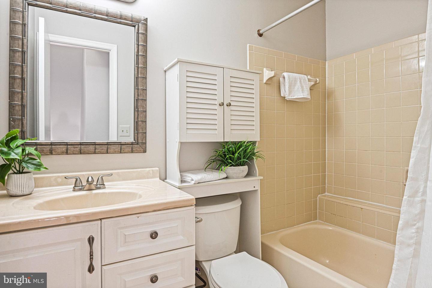 6167 STONEPATH CIR, CENTREVILLE, Virginia 20120, 3 Bedrooms Bedrooms, ,3 BathroomsBathrooms,Residential,For sale,6167 STONEPATH CIR,VAFX2279310 MLS # VAFX2279310