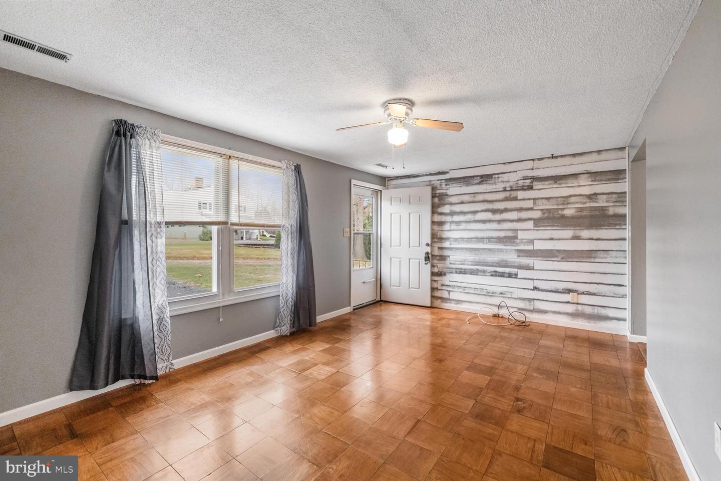 100 ORCHARD ST, EDINBURG, Virginia 22824, 3 Bedrooms Bedrooms, ,1 BathroomBathrooms,Residential,For sale,100 ORCHARD ST,VASH2013012 MLS # VASH2013012