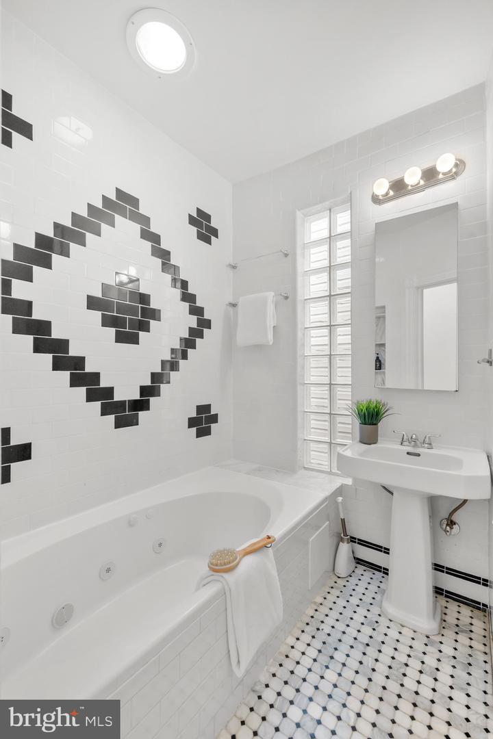 1126 MONTELLO AVE NE, WASHINGTON, District Of Columbia 20002, 3 Bedrooms Bedrooms, ,1 BathroomBathrooms,Residential,For sale,1126 MONTELLO AVE NE,DCDC2232126 MLS # DCDC2232126 1126 MONTELLO AVE NE, WASHINGTON, District Of Columbia 20002, 3 Bedrooms Bedrooms, ,1 BathroomBathrooms,Residential,For sale,1126 MONTELLO AVE NE,DCDC2232126 MLS # DCDC2232126