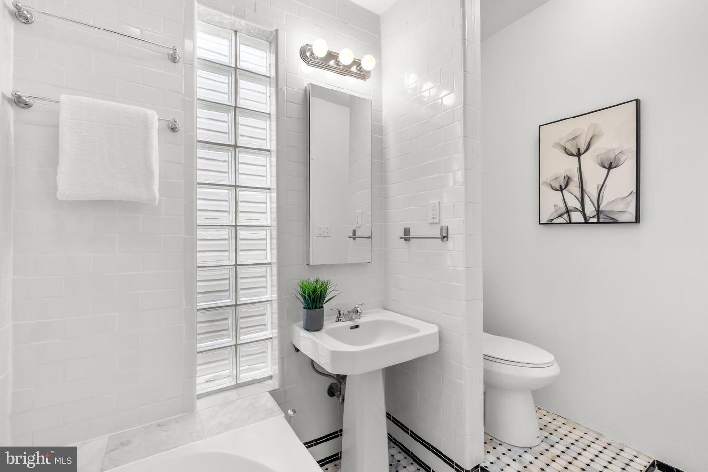 1126 MONTELLO AVE NE, WASHINGTON, District Of Columbia 20002, 3 Bedrooms Bedrooms, ,1 BathroomBathrooms,Residential,For sale,1126 MONTELLO AVE NE,DCDC2232126 MLS # DCDC2232126 1126 MONTELLO AVE NE, WASHINGTON, District Of Columbia 20002, 3 Bedrooms Bedrooms, ,1 BathroomBathrooms,Residential,For sale,1126 MONTELLO AVE NE,DCDC2232126 MLS # DCDC2232126