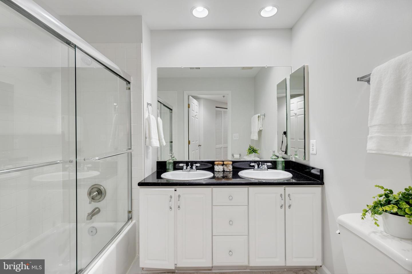 1320 N WAYNE ST #408, ARLINGTON, Virginia 22201, 3 Bedrooms Bedrooms, ,2 BathroomsBathrooms,Residential,For sale,1320 N WAYNE ST #408,VAAR2066102 MLS # VAAR2066102 1320 N WAYNE ST #408, ARLINGTON, Virginia 22201, 3 Bedrooms Bedrooms, ,2 BathroomsBathrooms,Residential,For sale,1320 N WAYNE ST #408,VAAR2066102 MLS # VAAR2066102