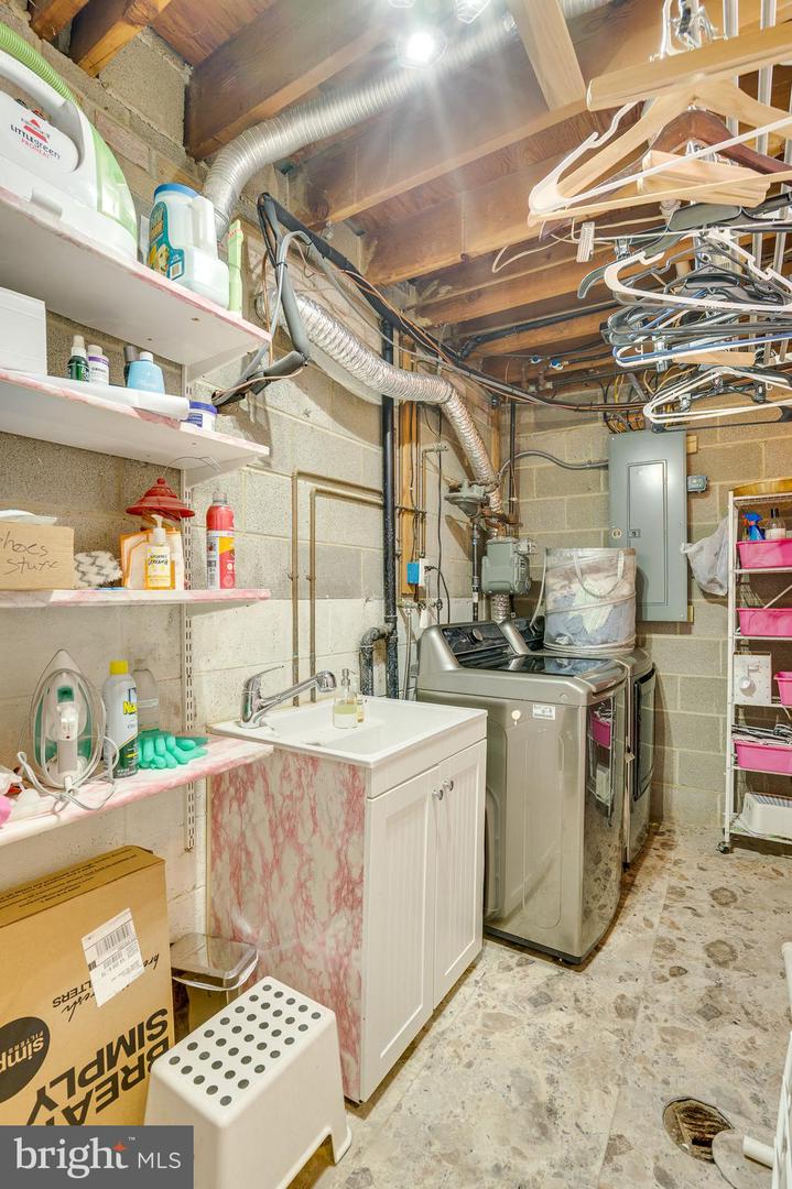 1640 WAINWRIGHT DR, RESTON, Virginia 20190, 4 Bedrooms Bedrooms, ,3 BathroomsBathrooms,Residential,For sale,1640 WAINWRIGHT DR,VAFX2279574 MLS # VAFX2279574