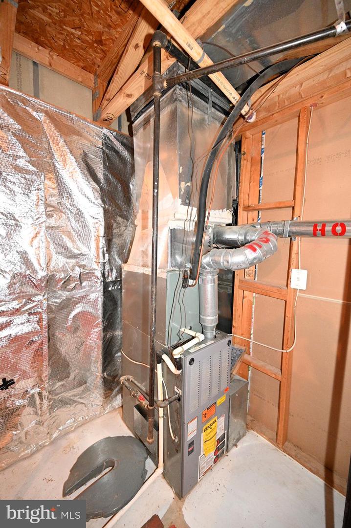 1841 TUBMAN RD SE, WASHINGTON, District Of Columbia 20020, 2 Bedrooms Bedrooms, 6 Rooms Rooms,1 BathroomBathrooms,Residential,For sale,1841 TUBMAN RD SE,DCDC2232304 MLS # DCDC2232304