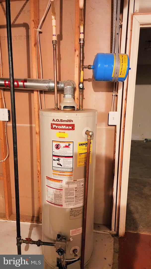 1841 TUBMAN RD SE, WASHINGTON, District Of Columbia 20020, 2 Bedrooms Bedrooms, 6 Rooms Rooms,1 BathroomBathrooms,Residential,For sale,1841 TUBMAN RD SE,DCDC2232304 MLS # DCDC2232304