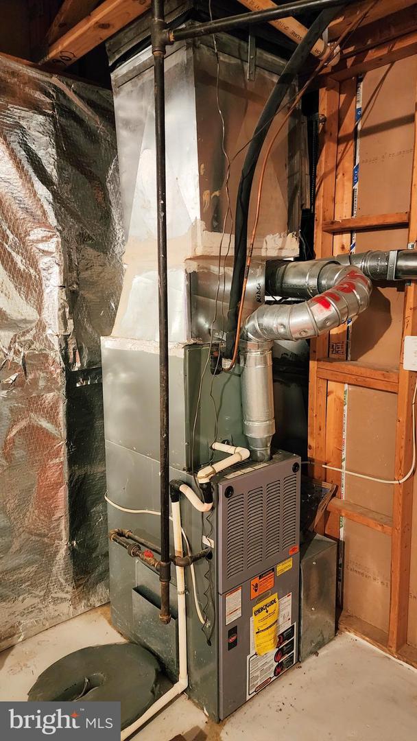 1841 TUBMAN RD SE, WASHINGTON, District Of Columbia 20020, 2 Bedrooms Bedrooms, 6 Rooms Rooms,1 BathroomBathrooms,Residential,For sale,1841 TUBMAN RD SE,DCDC2232304 MLS # DCDC2232304