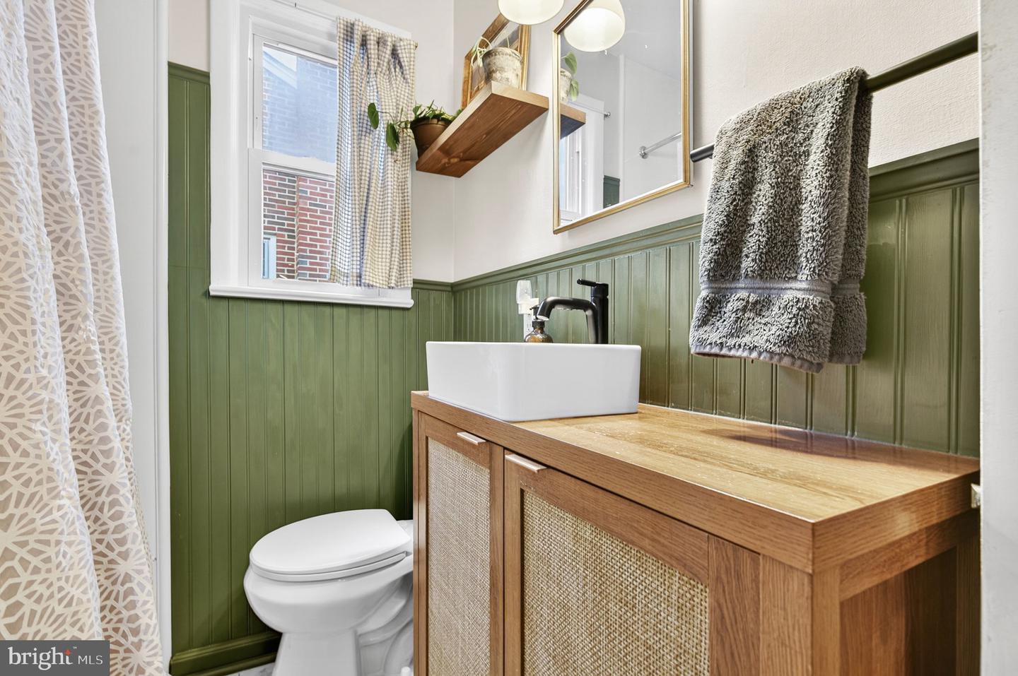 105 W OATES AVE, WINCHESTER, Virginia 22601, 3 Bedrooms Bedrooms, ,2 BathroomsBathrooms,Residential,For sale,105 W OATES AVE,VAWI2009494 MLS # VAWI2009494