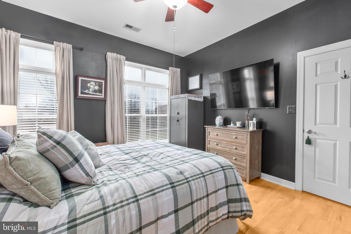 810 BELMONT BAY DR #303, WOODBRIDGE, Virginia 22191, 1 Bedroom Bedrooms, ,1 BathroomBathrooms,Residential,For sale,810 BELMONT BAY DR #303,VAPW2108006 MLS # VAPW2108006