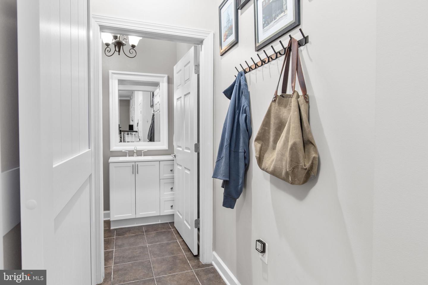 810 BELMONT BAY DR #303, WOODBRIDGE, Virginia 22191, 1 Bedroom Bedrooms, ,1 BathroomBathrooms,Residential,For sale,810 BELMONT BAY DR #303,VAPW2108006 MLS # VAPW2108006