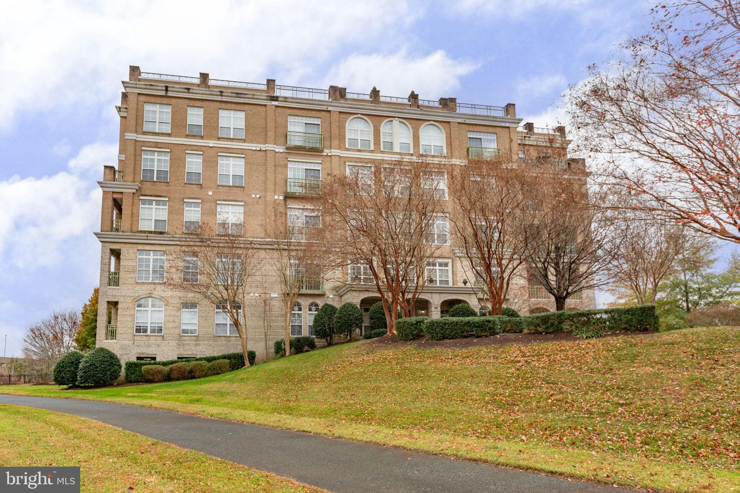 810 BELMONT BAY DR #303, WOODBRIDGE, Virginia 22191, 1 Bedroom Bedrooms, ,1 BathroomBathrooms,Residential,For sale,810 BELMONT BAY DR #303,VAPW2108006 MLS # VAPW2108006