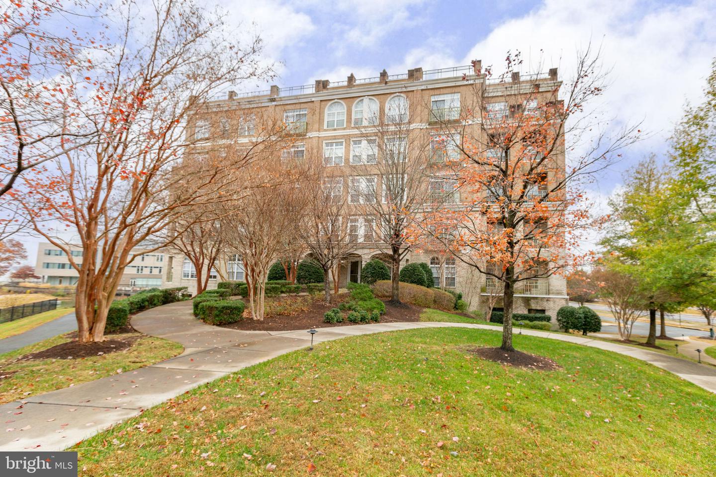 810 BELMONT BAY DR #303, WOODBRIDGE, Virginia 22191, 1 Bedroom Bedrooms, ,1 BathroomBathrooms,Residential,For sale,810 BELMONT BAY DR #303,VAPW2108006 MLS # VAPW2108006