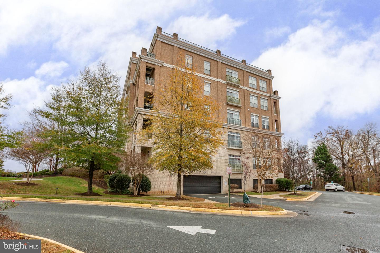 810 BELMONT BAY DR #303, WOODBRIDGE, Virginia 22191, 1 Bedroom Bedrooms, ,1 BathroomBathrooms,Residential,For sale,810 BELMONT BAY DR #303,VAPW2108006 MLS # VAPW2108006