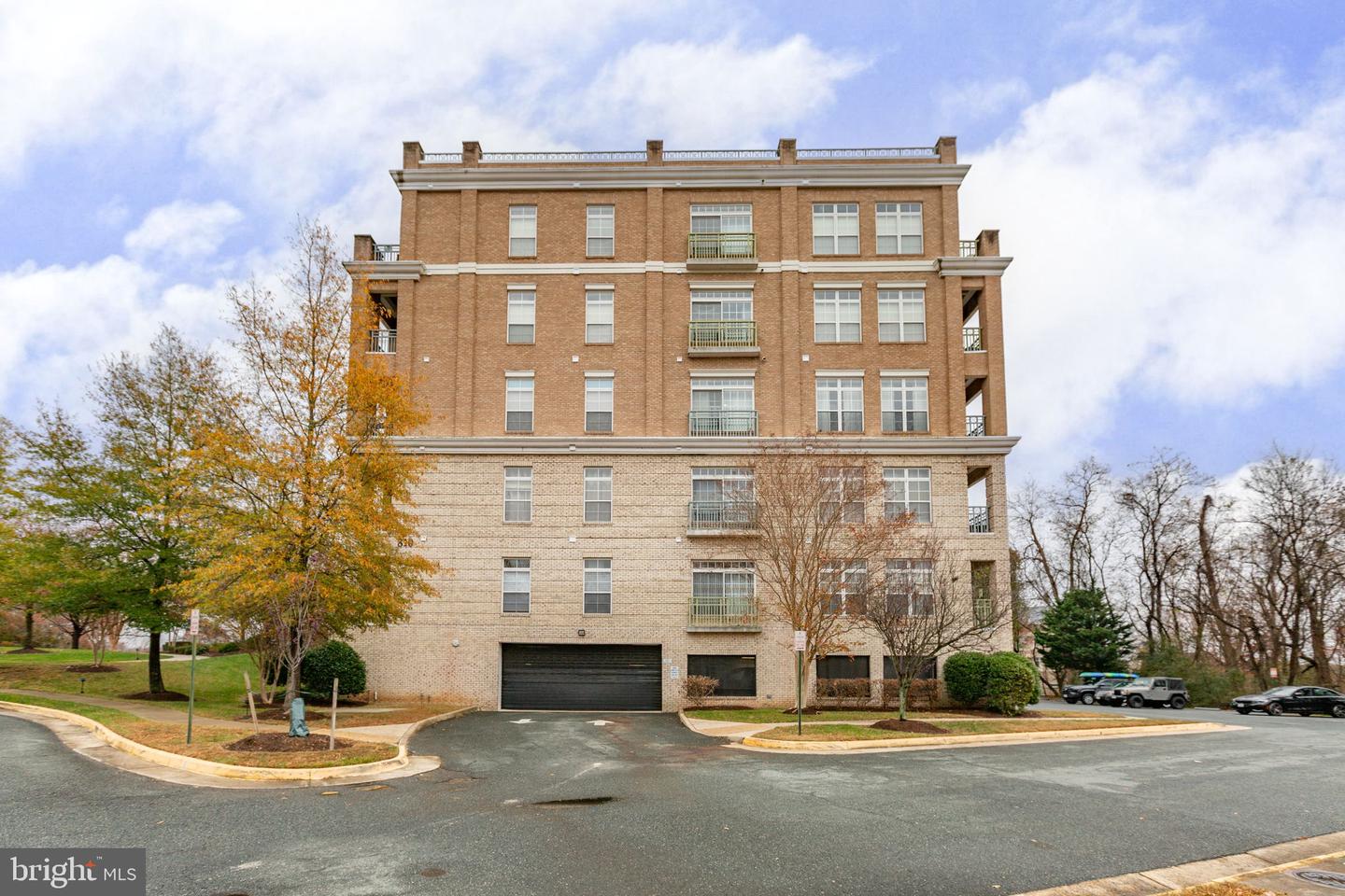 810 BELMONT BAY DR #303, WOODBRIDGE, Virginia 22191, 1 Bedroom Bedrooms, ,1 BathroomBathrooms,Residential,For sale,810 BELMONT BAY DR #303,VAPW2108006 MLS # VAPW2108006