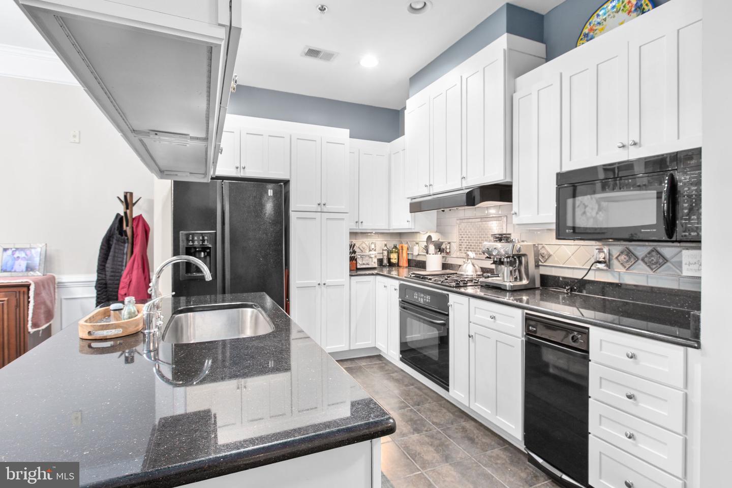 810 BELMONT BAY DR #303, WOODBRIDGE, Virginia 22191, 1 Bedroom Bedrooms, ,1 BathroomBathrooms,Residential,For sale,810 BELMONT BAY DR #303,VAPW2108006 MLS # VAPW2108006