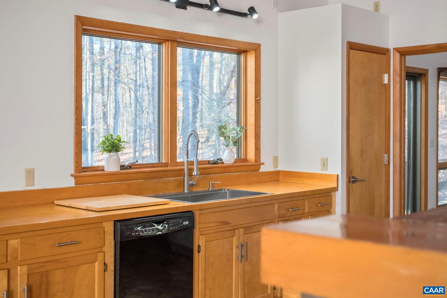 298 COURTHOUSE MOUNTAIN LN, MADISON, Virginia 22727, 3 Bedrooms Bedrooms, ,4 BathroomsBathrooms,Residential,For sale,298 COURTHOUSE MOUNTAIN LN,671261 MLS # 671261