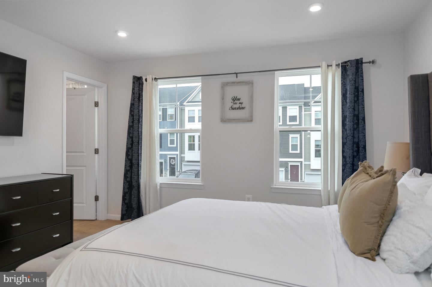 18245 SUMMIT POINTE DR, TRIANGLE, Virginia 22172, 4 Bedrooms Bedrooms, ,3 BathroomsBathrooms,Residential,For sale,18245 SUMMIT POINTE DR,VAPW2108036 MLS # VAPW2108036