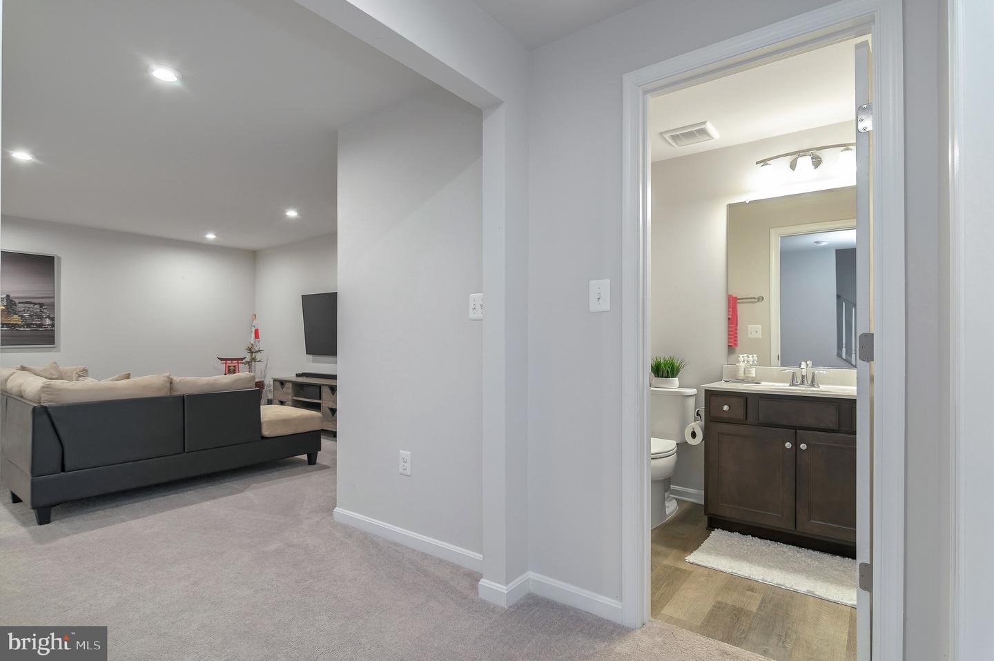 18245 SUMMIT POINTE DR, TRIANGLE, Virginia 22172, 4 Bedrooms Bedrooms, ,3 BathroomsBathrooms,Residential,For sale,18245 SUMMIT POINTE DR,VAPW2108036 MLS # VAPW2108036