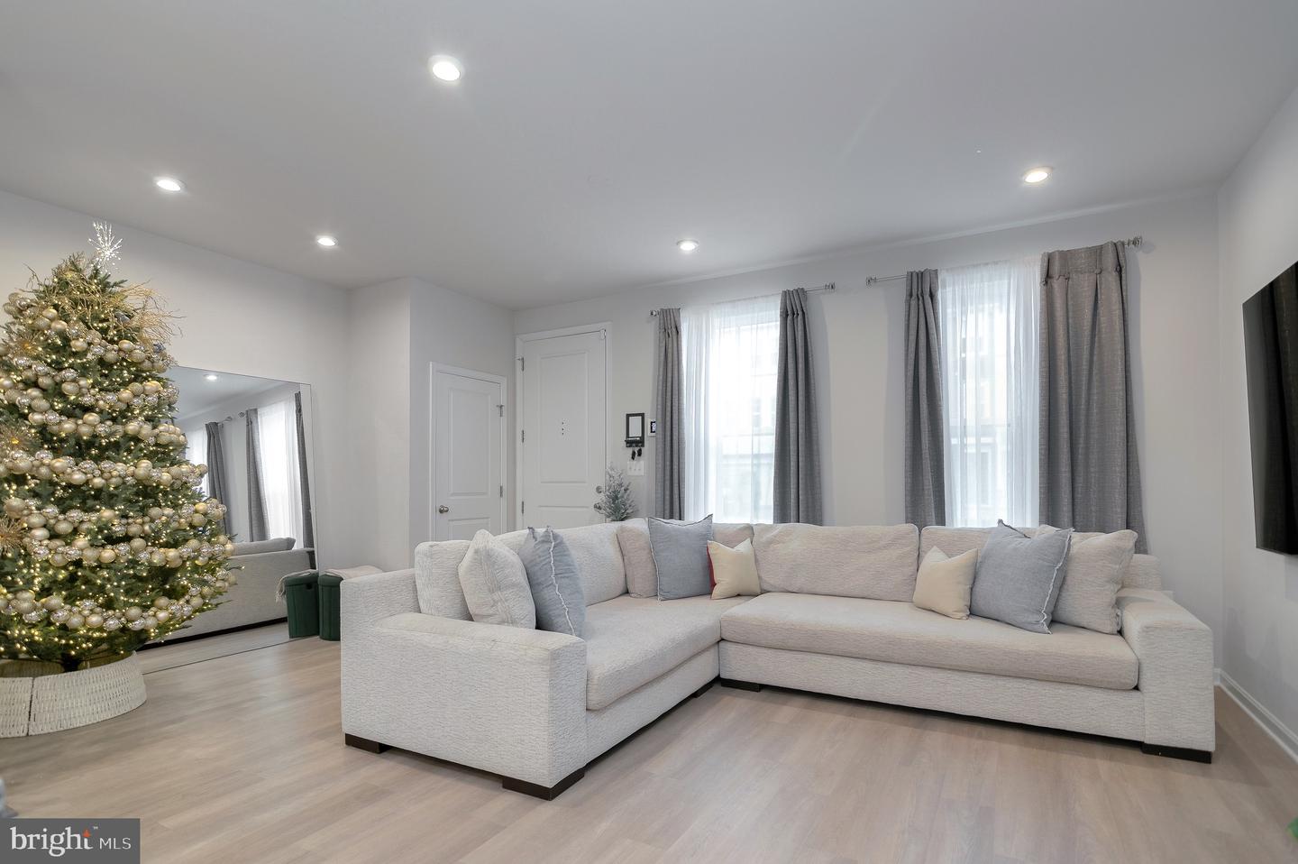 18245 SUMMIT POINTE DR, TRIANGLE, Virginia 22172, 4 Bedrooms Bedrooms, ,3 BathroomsBathrooms,Residential,For sale,18245 SUMMIT POINTE DR,VAPW2108036 MLS # VAPW2108036