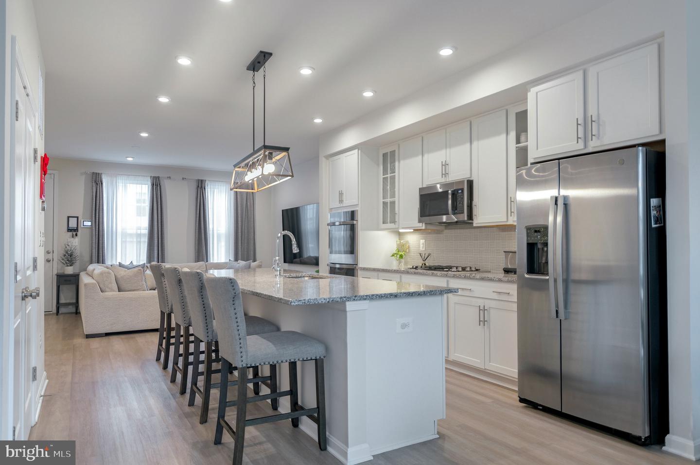 18245 SUMMIT POINTE DR, TRIANGLE, Virginia 22172, 4 Bedrooms Bedrooms, ,3 BathroomsBathrooms,Residential,For sale,18245 SUMMIT POINTE DR,VAPW2108036 MLS # VAPW2108036