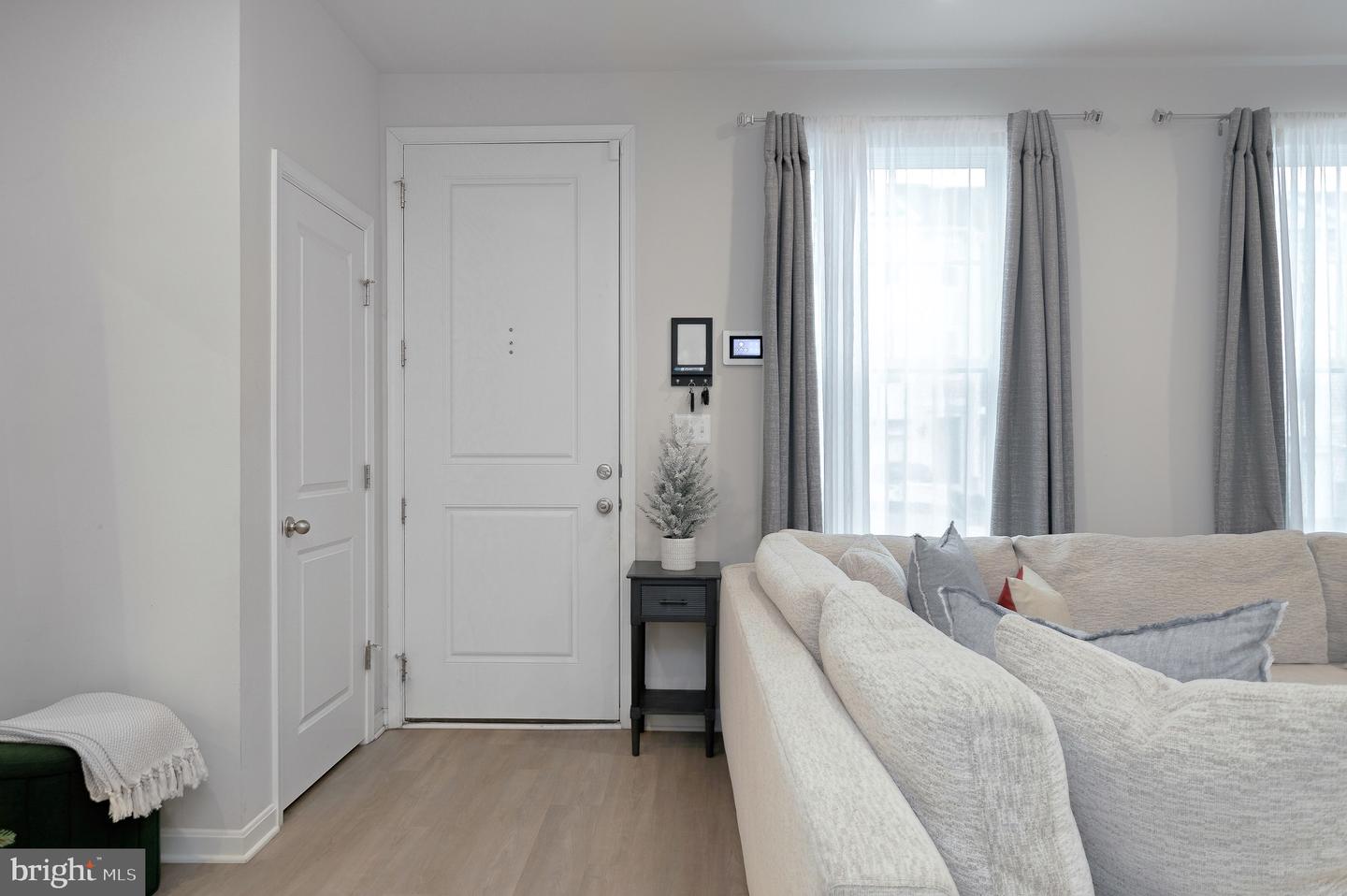 18245 SUMMIT POINTE DR, TRIANGLE, Virginia 22172, 4 Bedrooms Bedrooms, ,3 BathroomsBathrooms,Residential,For sale,18245 SUMMIT POINTE DR,VAPW2108036 MLS # VAPW2108036