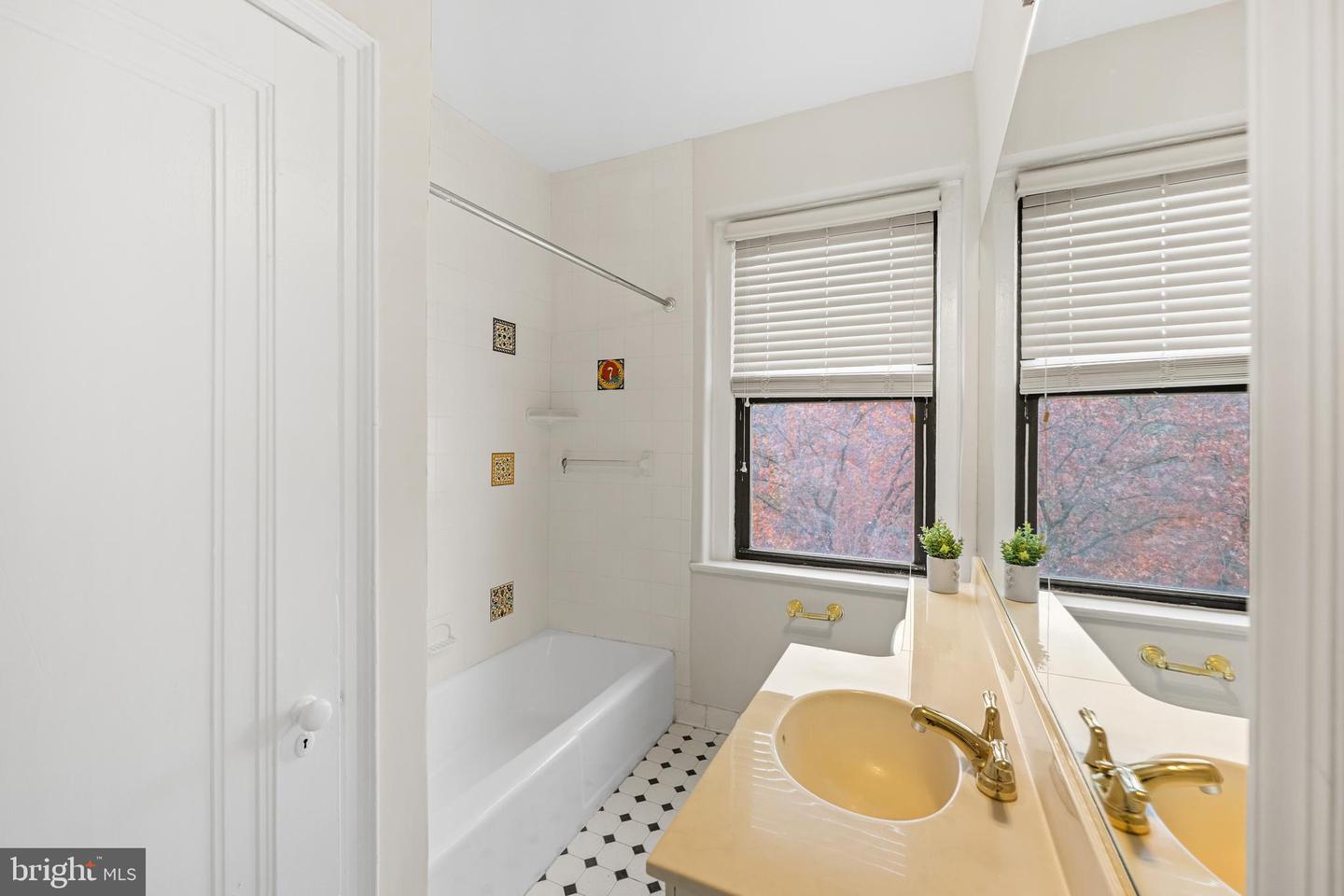 4701 CONNECTICUT AVE NW #501, WASHINGTON, District Of Columbia 20008, 2 Bedrooms Bedrooms, ,2 BathroomsBathrooms,Residential,For sale,4701 CONNECTICUT AVE NW #501,DCDC2232506 MLS # DCDC2232506