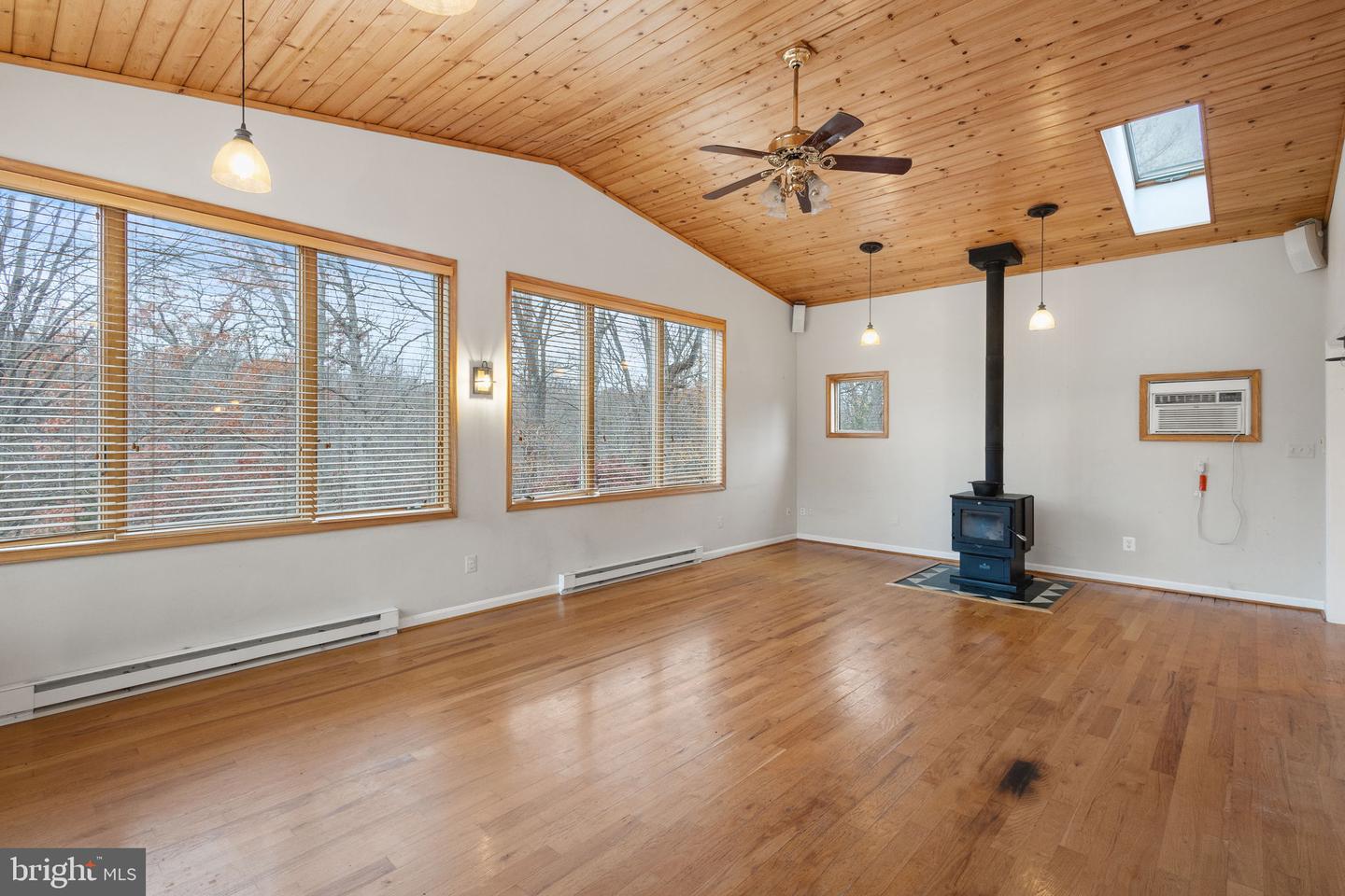 161 BELL HOLLOW LN, BLUEMONT, Virginia 20135, 5 Bedrooms Bedrooms, ,3 BathroomsBathrooms,Residential,For sale,161 BELL HOLLOW LN,VACL2006238 MLS # VACL2006238