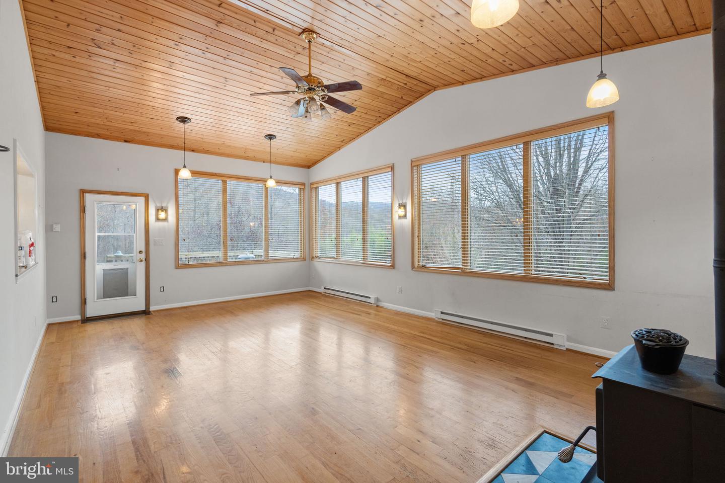 161 BELL HOLLOW LN, BLUEMONT, Virginia 20135, 5 Bedrooms Bedrooms, ,3 BathroomsBathrooms,Residential,For sale,161 BELL HOLLOW LN,VACL2006238 MLS # VACL2006238