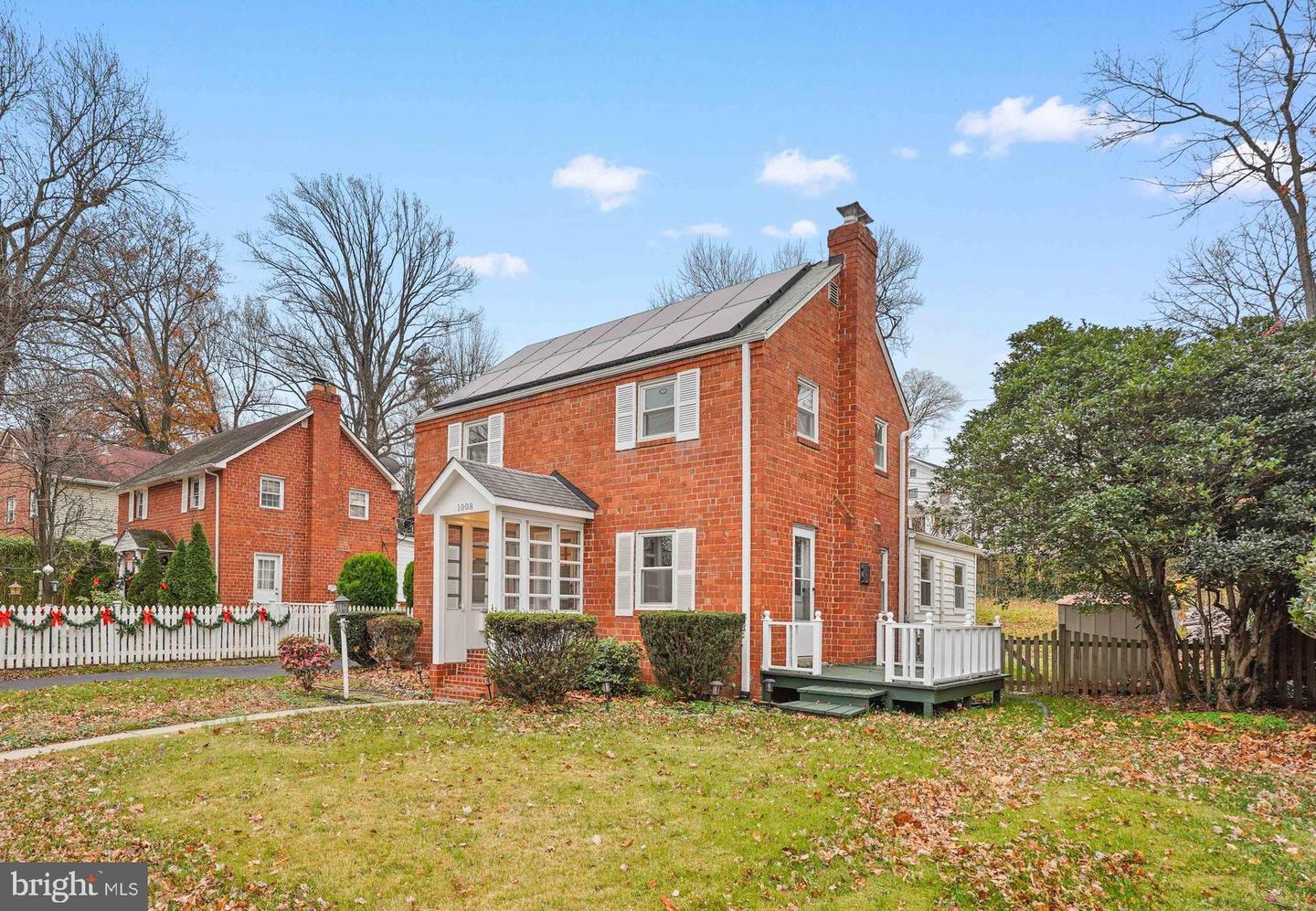 1008 N ROOSEVELT ST, ARLINGTON, Virginia 22205, 3 Bedrooms Bedrooms, ,2 BathroomsBathrooms,Residential,For sale,1008 N ROOSEVELT ST,VAAR2066282 MLS # VAAR2066282