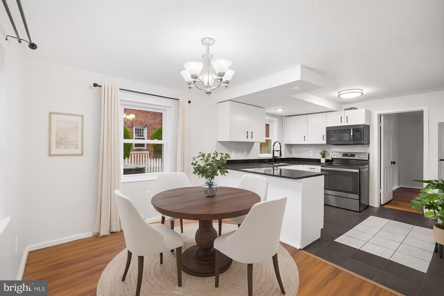 1008 N ROOSEVELT ST, ARLINGTON, Virginia 22205, 3 Bedrooms Bedrooms, ,2 BathroomsBathrooms,Residential,For sale,1008 N ROOSEVELT ST,VAAR2066282 MLS # VAAR2066282