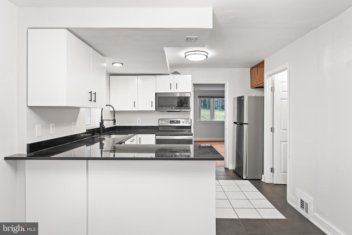 1008 N ROOSEVELT ST, ARLINGTON, Virginia 22205, 3 Bedrooms Bedrooms, ,2 BathroomsBathrooms,Residential,For sale,1008 N ROOSEVELT ST,VAAR2066282 MLS # VAAR2066282