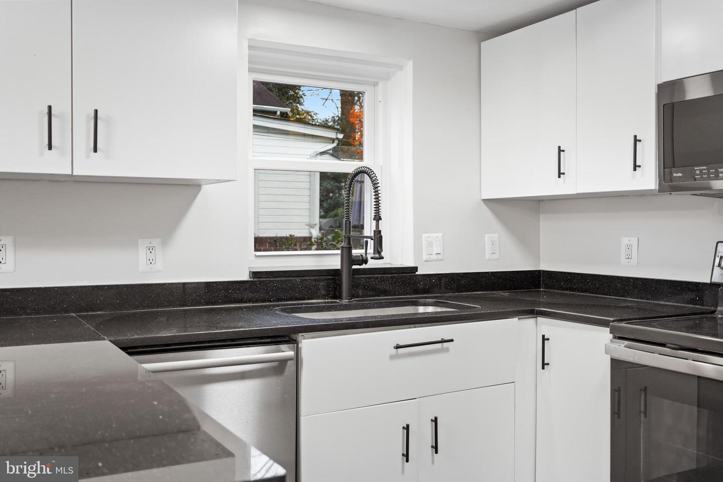 1008 N ROOSEVELT ST, ARLINGTON, Virginia 22205, 3 Bedrooms Bedrooms, ,2 BathroomsBathrooms,Residential,For sale,1008 N ROOSEVELT ST,VAAR2066282 MLS # VAAR2066282