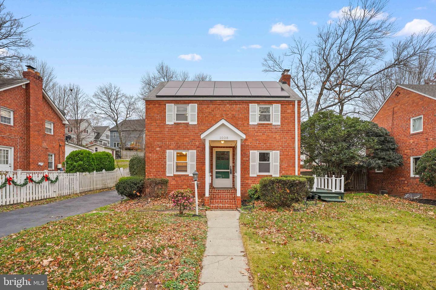 1008 N ROOSEVELT ST, ARLINGTON, Virginia 22205, 3 Bedrooms Bedrooms, ,2 BathroomsBathrooms,Residential,For sale,1008 N ROOSEVELT ST,VAAR2066282 MLS # VAAR2066282