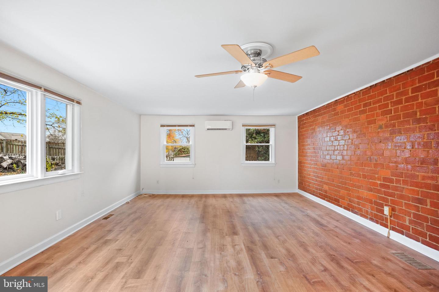 1008 N ROOSEVELT ST, ARLINGTON, Virginia 22205, 3 Bedrooms Bedrooms, ,2 BathroomsBathrooms,Residential,For sale,1008 N ROOSEVELT ST,VAAR2066282 MLS # VAAR2066282