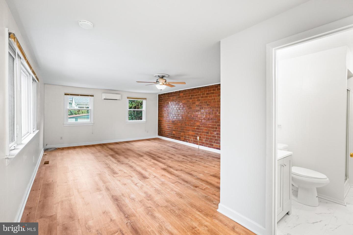 1008 N ROOSEVELT ST, ARLINGTON, Virginia 22205, 3 Bedrooms Bedrooms, ,2 BathroomsBathrooms,Residential,For sale,1008 N ROOSEVELT ST,VAAR2066282 MLS # VAAR2066282