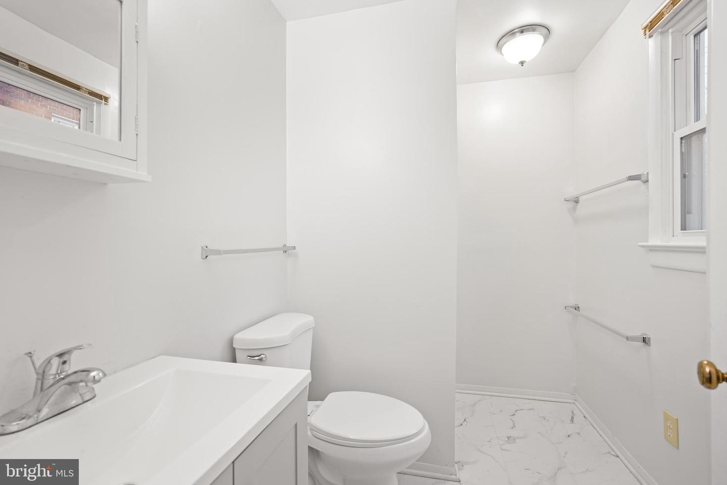 1008 N ROOSEVELT ST, ARLINGTON, Virginia 22205, 3 Bedrooms Bedrooms, ,2 BathroomsBathrooms,Residential,For sale,1008 N ROOSEVELT ST,VAAR2066282 MLS # VAAR2066282